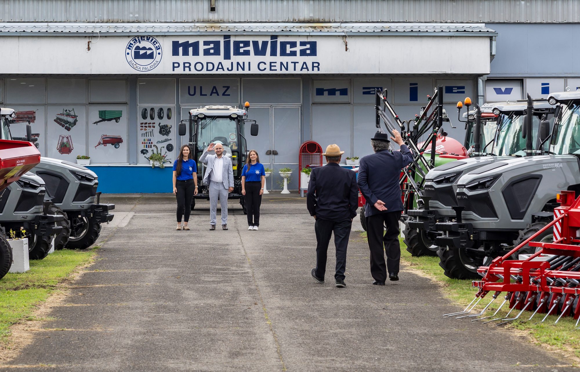 Majevica sales center in Bačka Palanka — exterior with the team